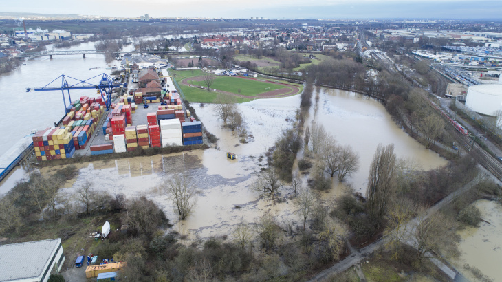 Industrieanlage Hochwasser Container